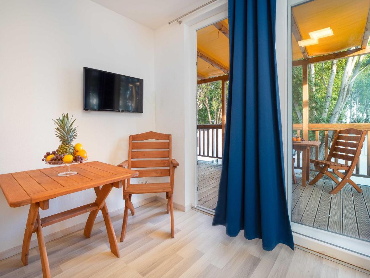 Mediteran Travel Mobile Homes Miran Pirovac Zewnętrze zdjęcie