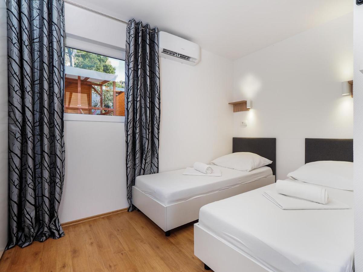 Mediteran Travel Mobile Homes Miran Pirovac Zewnętrze zdjęcie