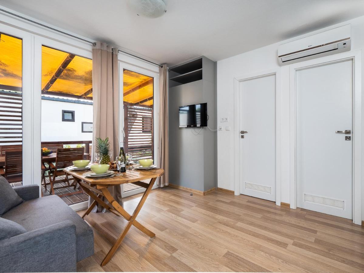 Mediteran Travel Mobile Homes Miran Pirovac Zewnętrze zdjęcie