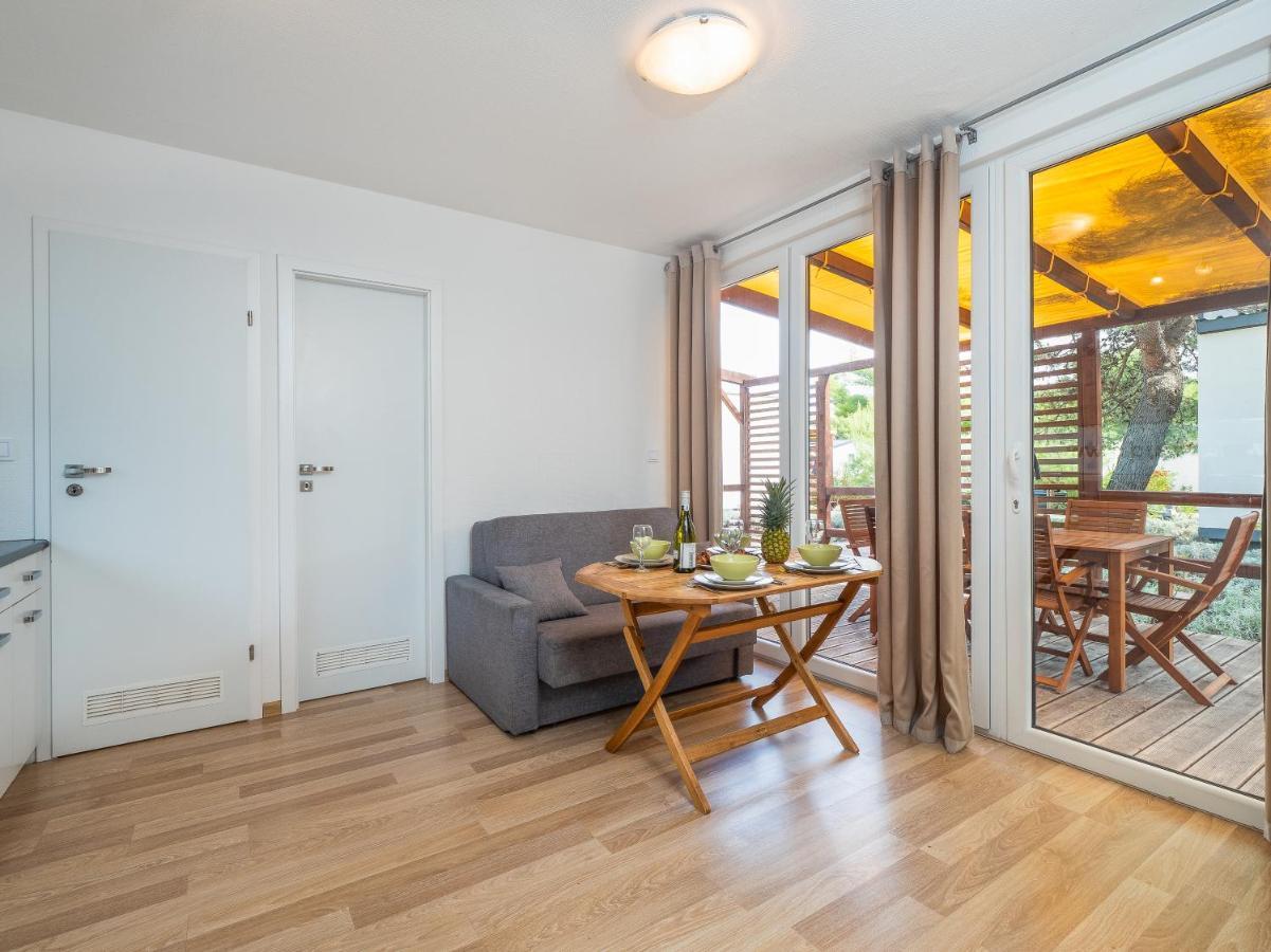 Mediteran Travel Mobile Homes Miran Pirovac Zewnętrze zdjęcie