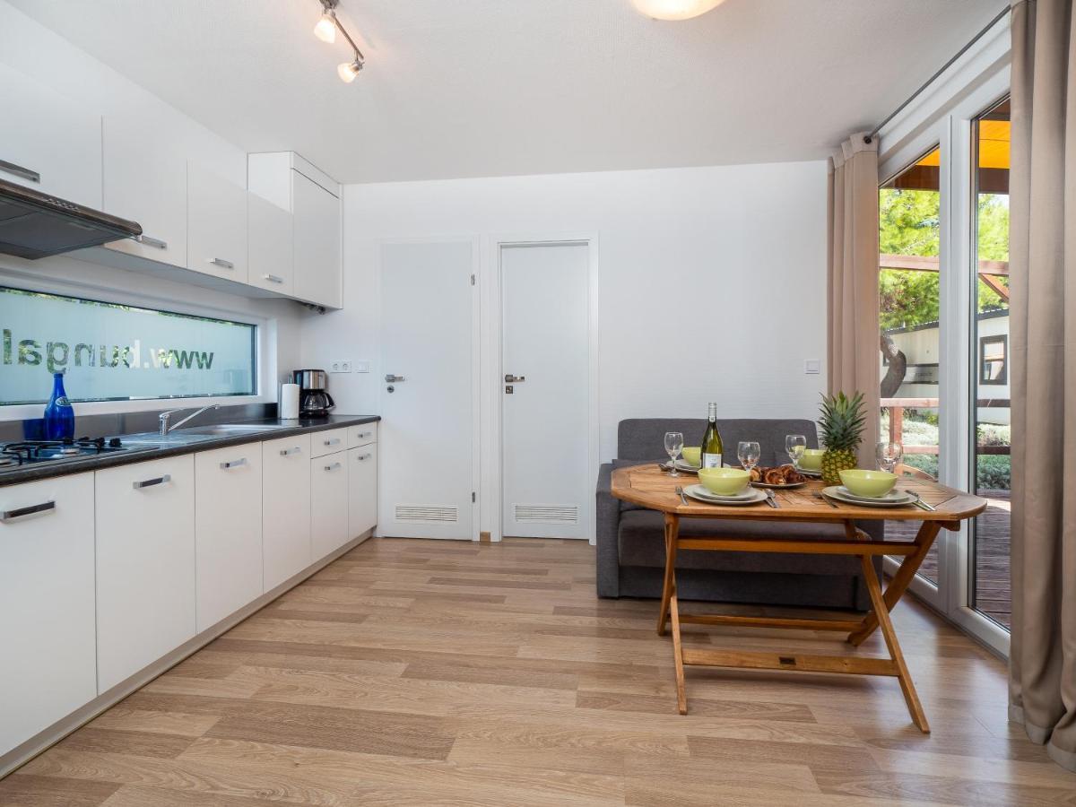 Mediteran Travel Mobile Homes Miran Pirovac Zewnętrze zdjęcie